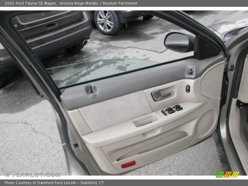 Arizona Beige Metallic / Medium Parchment 2002 Ford Taurus SE Wagon