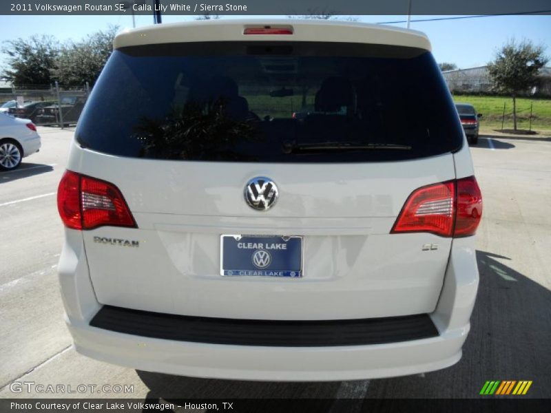 Calla Lily White / Sierra Stone 2011 Volkswagen Routan SE