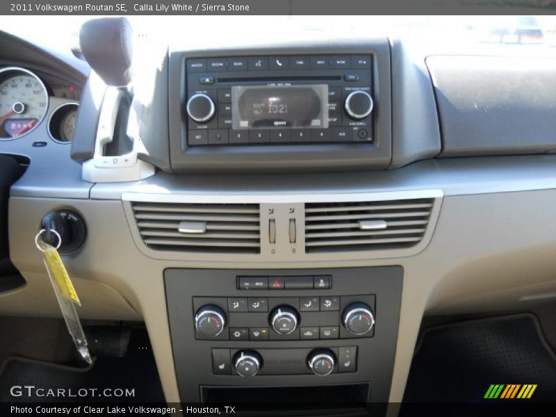 Calla Lily White / Sierra Stone 2011 Volkswagen Routan SE