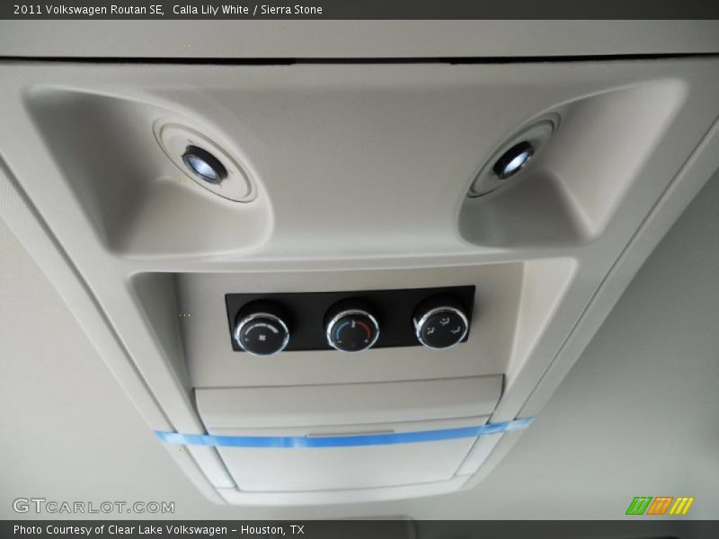 Calla Lily White / Sierra Stone 2011 Volkswagen Routan SE