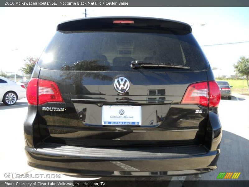 Nocturne Black Metallic / Ceylon Beige 2010 Volkswagen Routan SE
