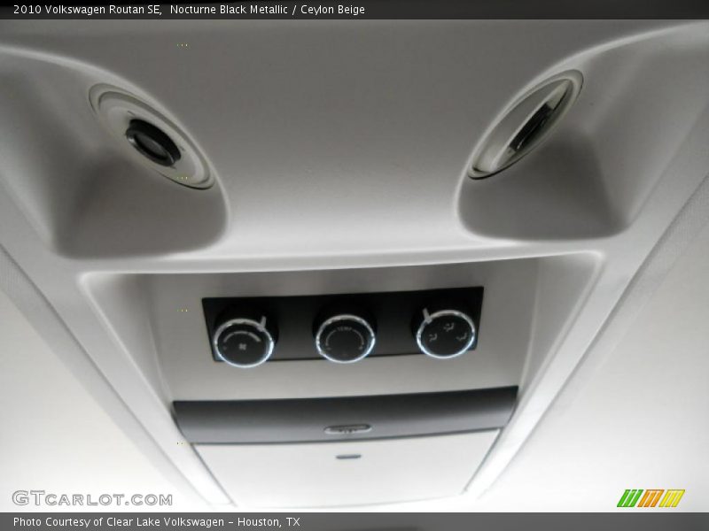 Nocturne Black Metallic / Ceylon Beige 2010 Volkswagen Routan SE