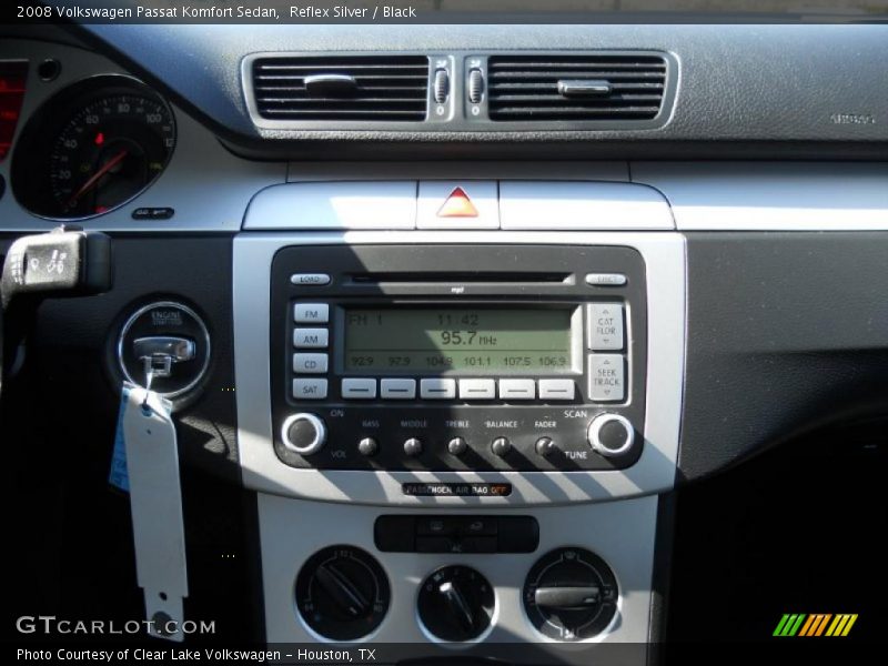 Reflex Silver / Black 2008 Volkswagen Passat Komfort Sedan