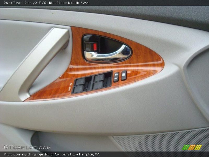 Controls of 2011 Camry XLE V6