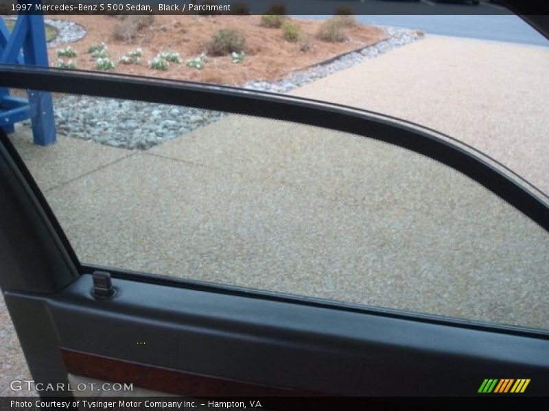 Black / Parchment 1997 Mercedes-Benz S 500 Sedan