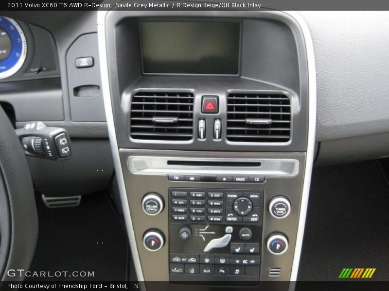 Controls of 2011 XC60 T6 AWD R-Design