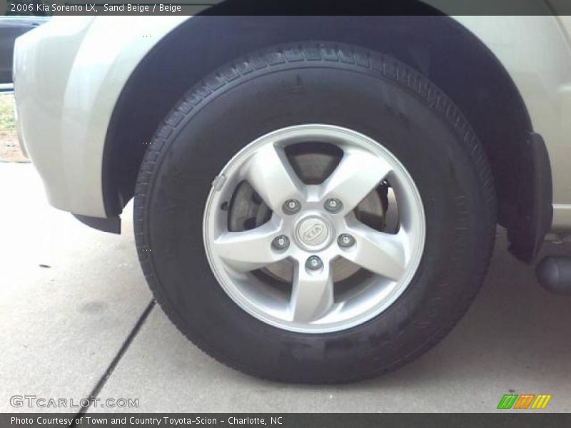 Sand Beige / Beige 2006 Kia Sorento LX