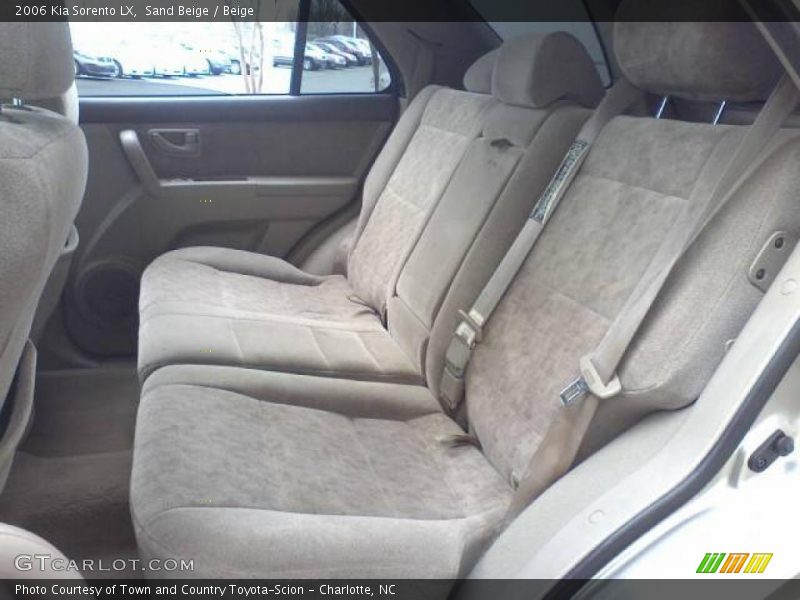 Sand Beige / Beige 2006 Kia Sorento LX