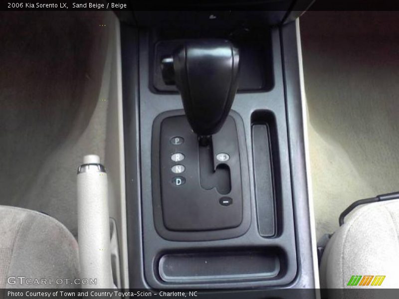 Sand Beige / Beige 2006 Kia Sorento LX