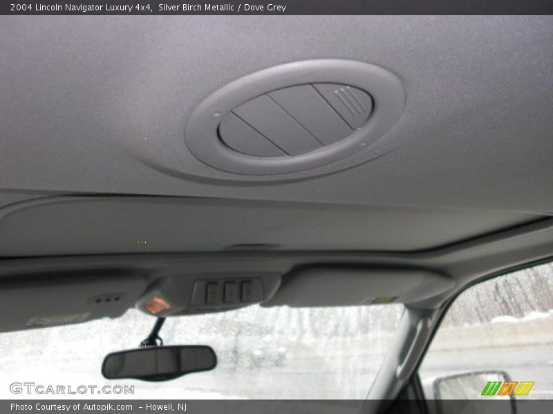 Silver Birch Metallic / Dove Grey 2004 Lincoln Navigator Luxury 4x4