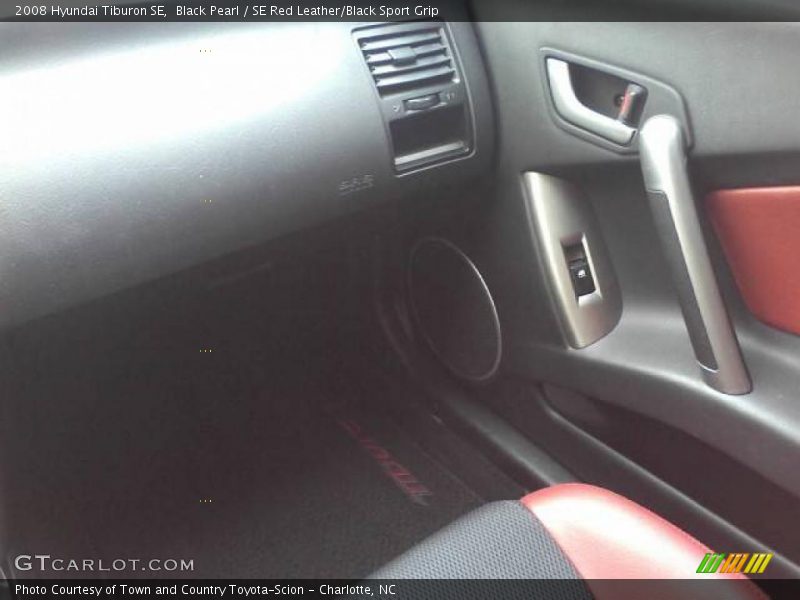 Black Pearl / SE Red Leather/Black Sport Grip 2008 Hyundai Tiburon SE