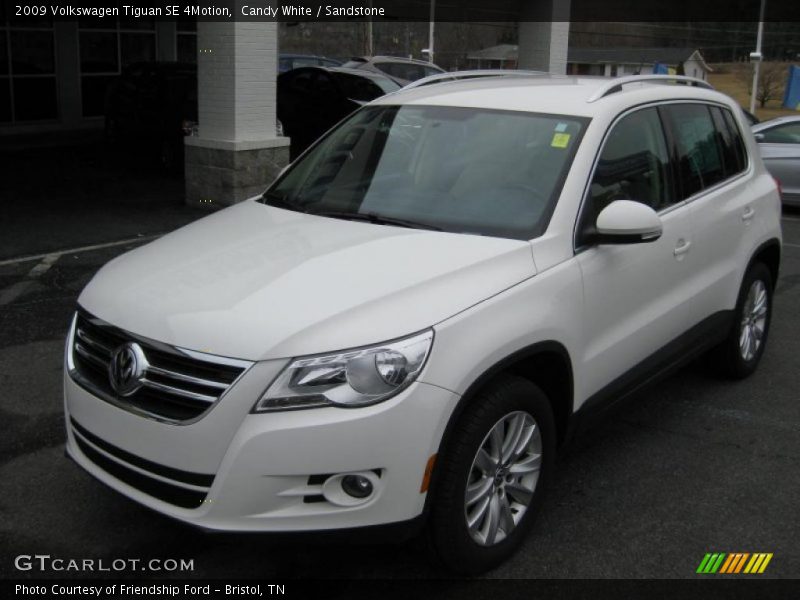 Front 3/4 View of 2009 Tiguan SE 4Motion