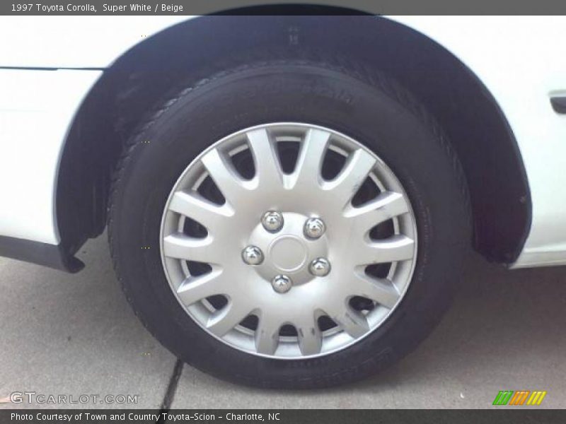 Super White / Beige 1997 Toyota Corolla