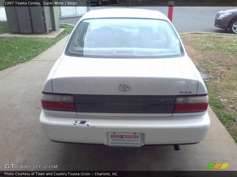 Super White / Beige 1997 Toyota Corolla