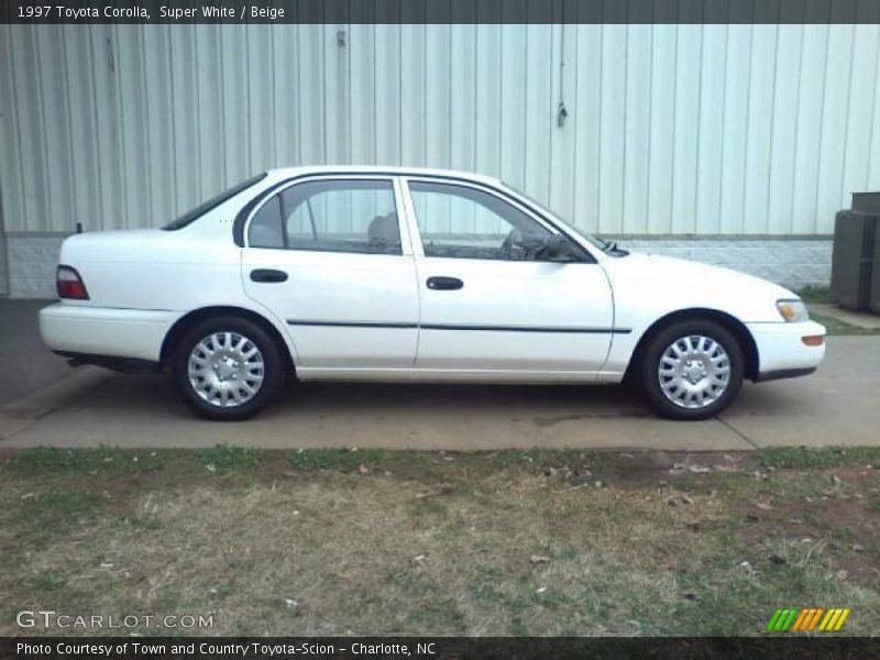 Super White / Beige 1997 Toyota Corolla