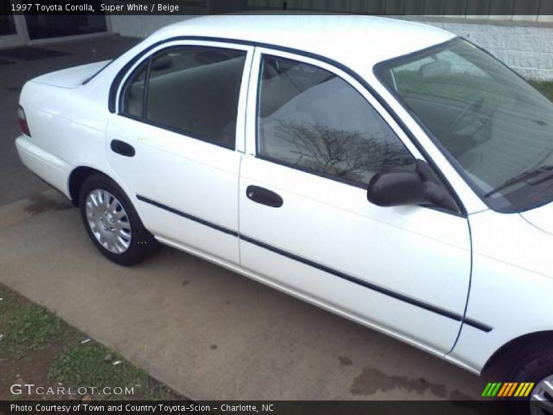 Super White / Beige 1997 Toyota Corolla