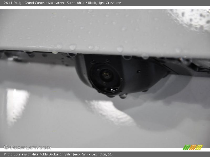 Stone White / Black/Light Graystone 2011 Dodge Grand Caravan Mainstreet