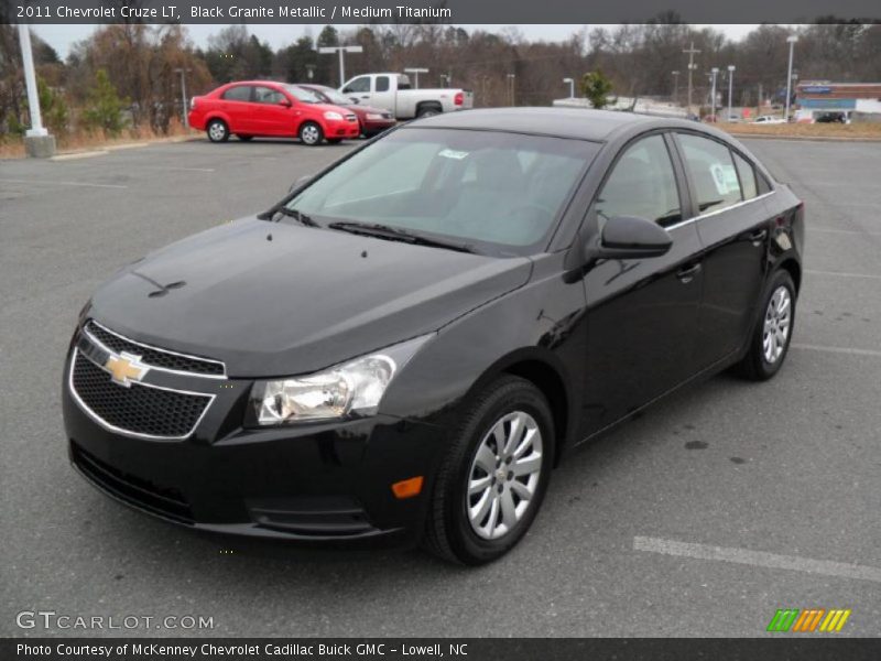 Front 3/4 View of 2011 Cruze LT