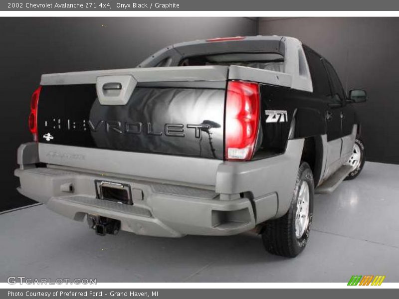 Onyx Black / Graphite 2002 Chevrolet Avalanche Z71 4x4