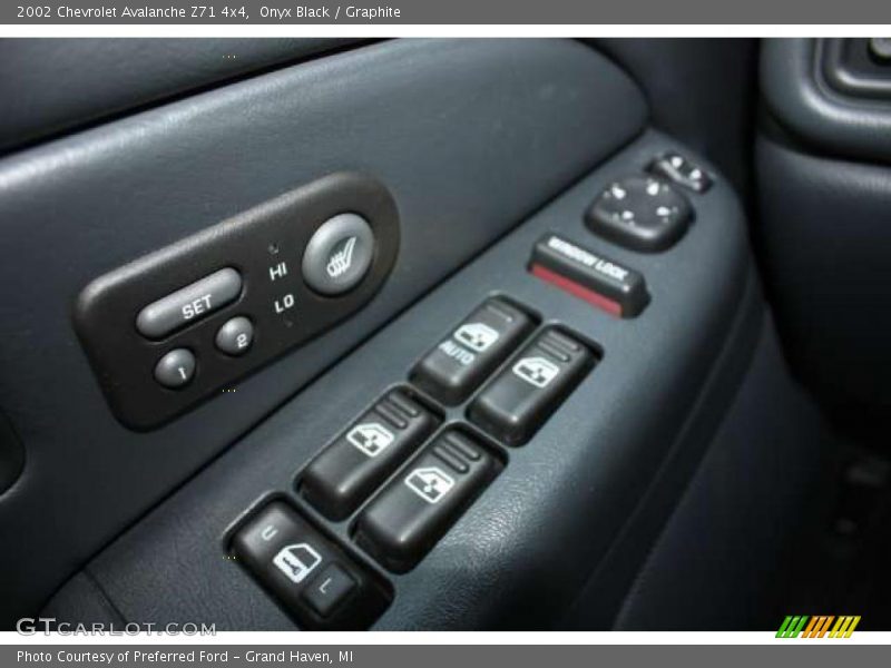 Onyx Black / Graphite 2002 Chevrolet Avalanche Z71 4x4