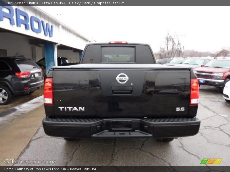 Galaxy Black / Graphite/Titanium 2005 Nissan Titan XE Crew Cab 4x4