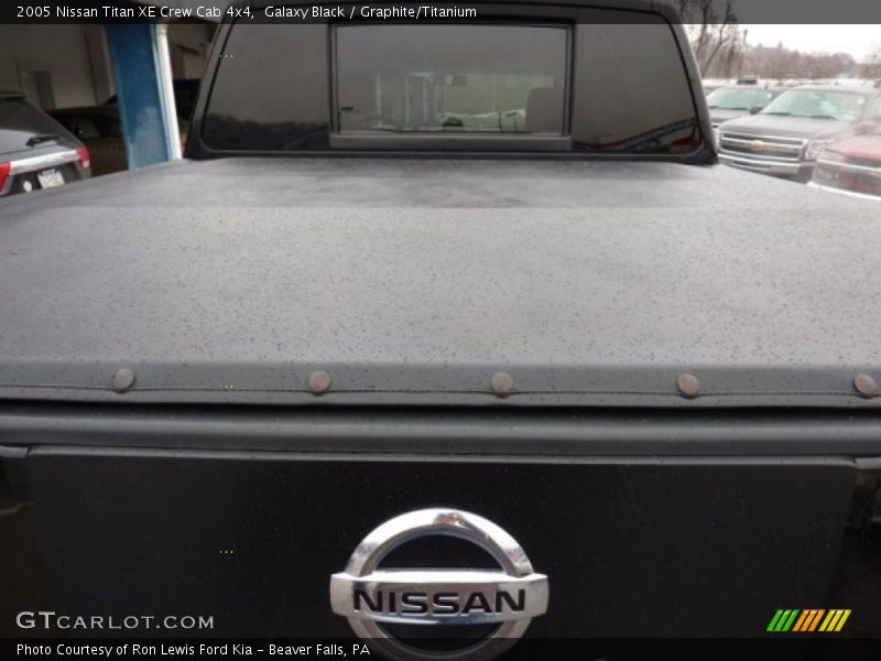 Galaxy Black / Graphite/Titanium 2005 Nissan Titan XE Crew Cab 4x4