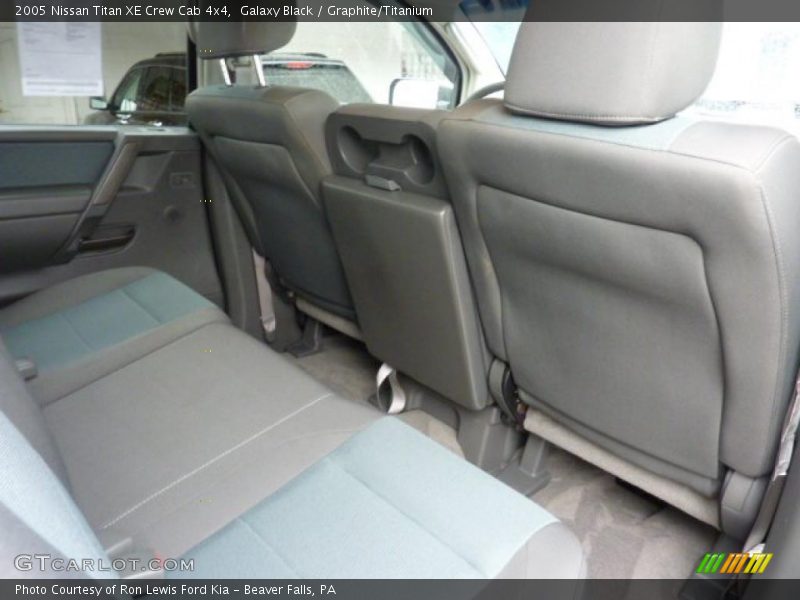  2005 Titan XE Crew Cab 4x4 Graphite/Titanium Interior