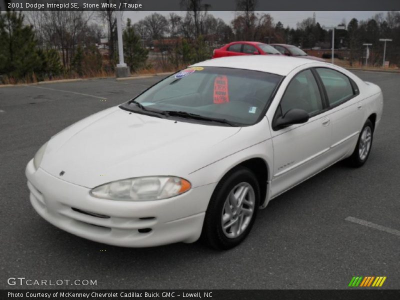 Front 3/4 View of 2001 Intrepid SE