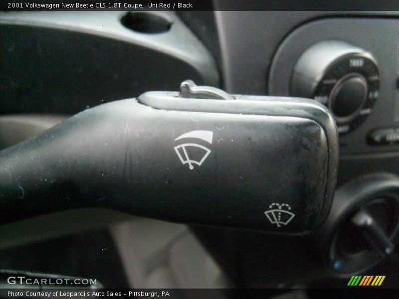Uni Red / Black 2001 Volkswagen New Beetle GLS 1.8T Coupe