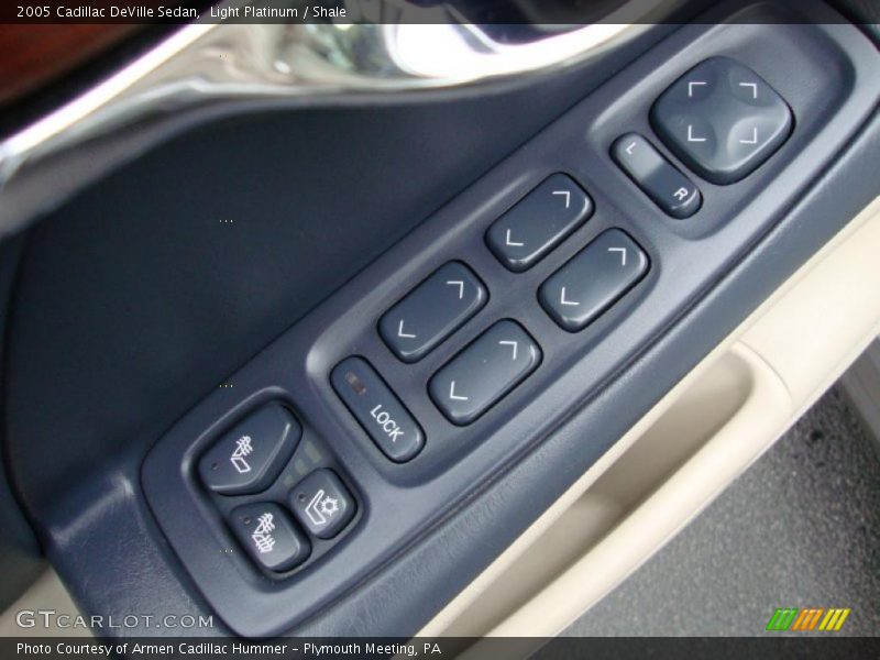 Light Platinum / Shale 2005 Cadillac DeVille Sedan