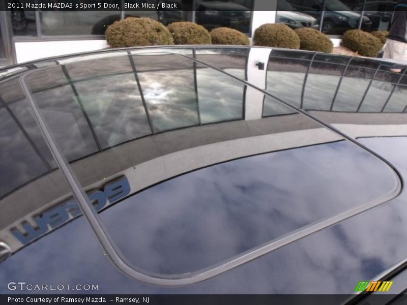 Sunroof of 2011 MAZDA3 s Sport 5 Door