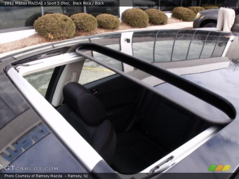 Sunroof of 2011 MAZDA3 s Sport 5 Door