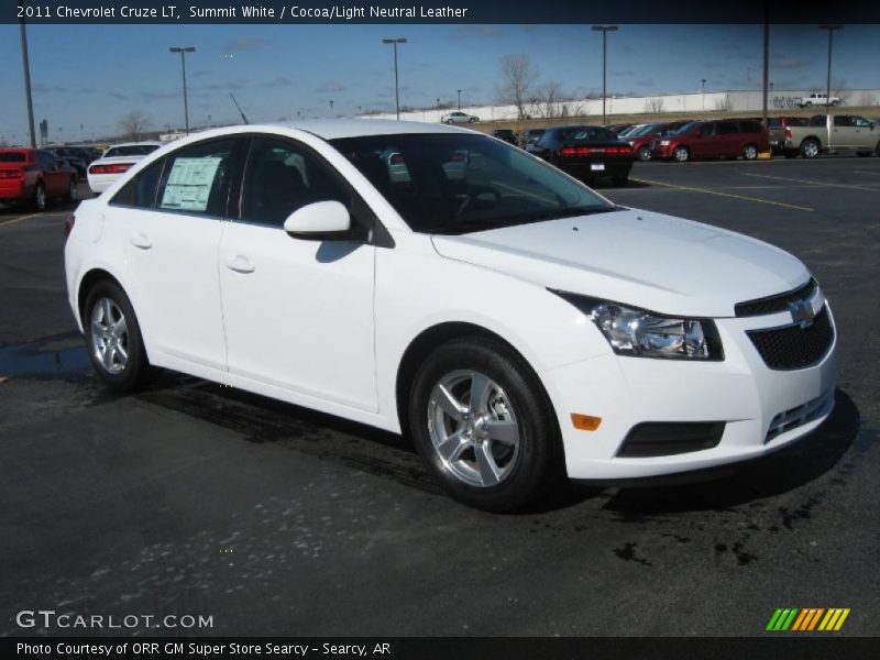 Front 3/4 View of 2011 Cruze LT