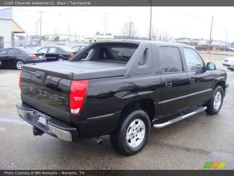Black / Tan/Neutral 2005 Chevrolet Avalanche LS