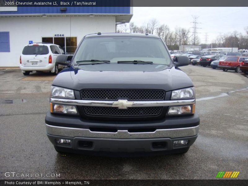 Black / Tan/Neutral 2005 Chevrolet Avalanche LS