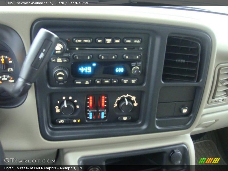 Black / Tan/Neutral 2005 Chevrolet Avalanche LS