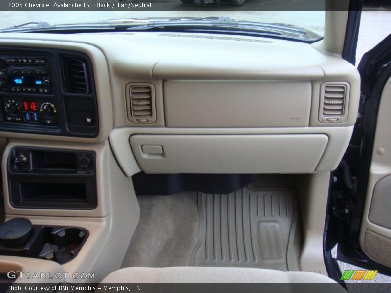 Black / Tan/Neutral 2005 Chevrolet Avalanche LS