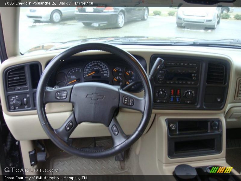 Black / Tan/Neutral 2005 Chevrolet Avalanche LS