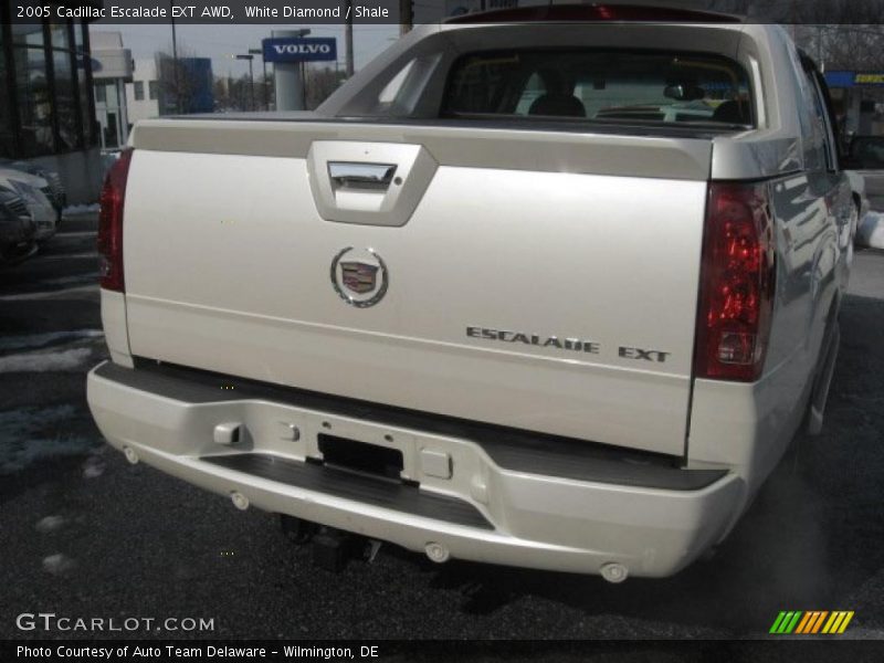White Diamond / Shale 2005 Cadillac Escalade EXT AWD