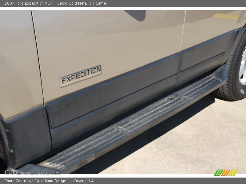 Pueblo Gold Metallic / Camel 2007 Ford Expedition XLT