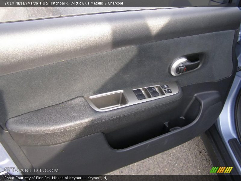 Door Panel of 2010 Versa 1.8 S Hatchback