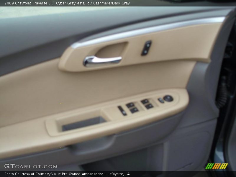 Cyber Gray Metallic / Cashmere/Dark Gray 2009 Chevrolet Traverse LT