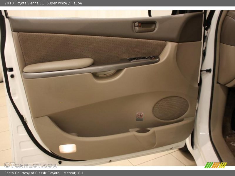 Super White / Taupe 2010 Toyota Sienna LE
