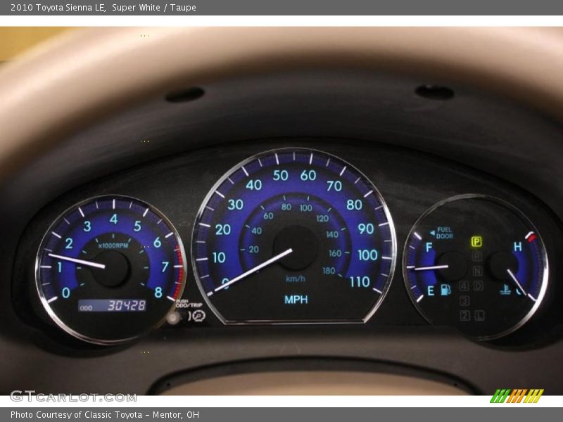 Super White / Taupe 2010 Toyota Sienna LE