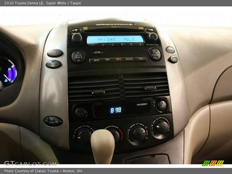 Super White / Taupe 2010 Toyota Sienna LE