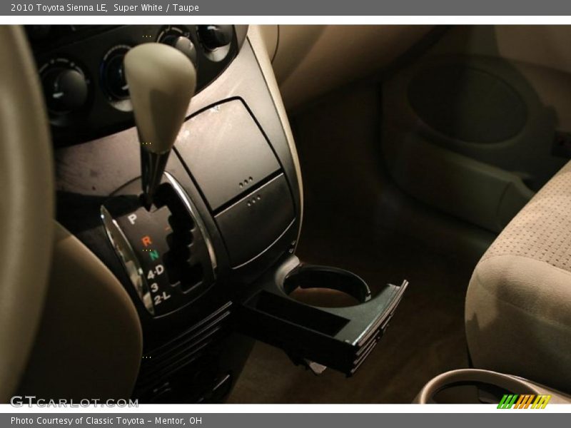 Super White / Taupe 2010 Toyota Sienna LE