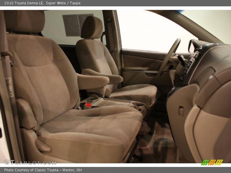 Super White / Taupe 2010 Toyota Sienna LE
