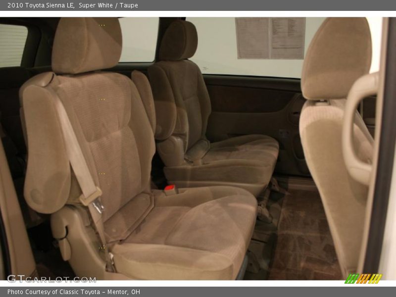 Super White / Taupe 2010 Toyota Sienna LE
