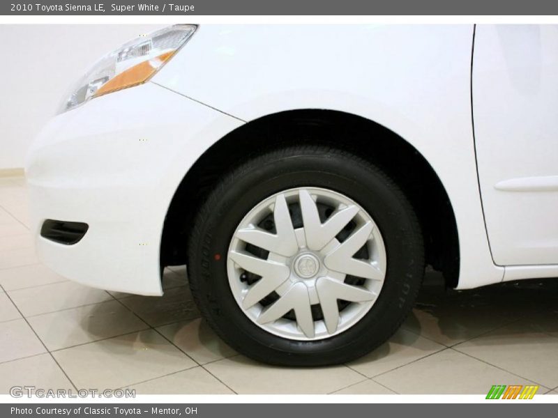 Super White / Taupe 2010 Toyota Sienna LE