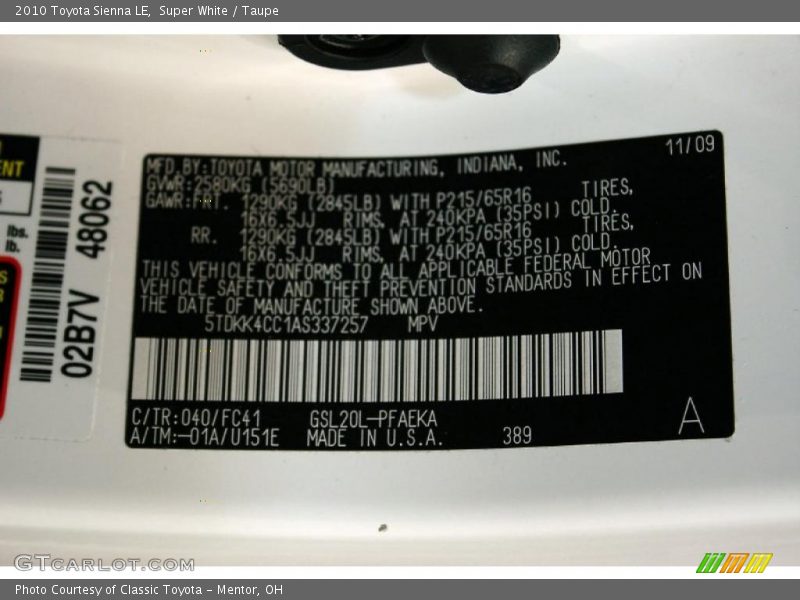 Super White / Taupe 2010 Toyota Sienna LE